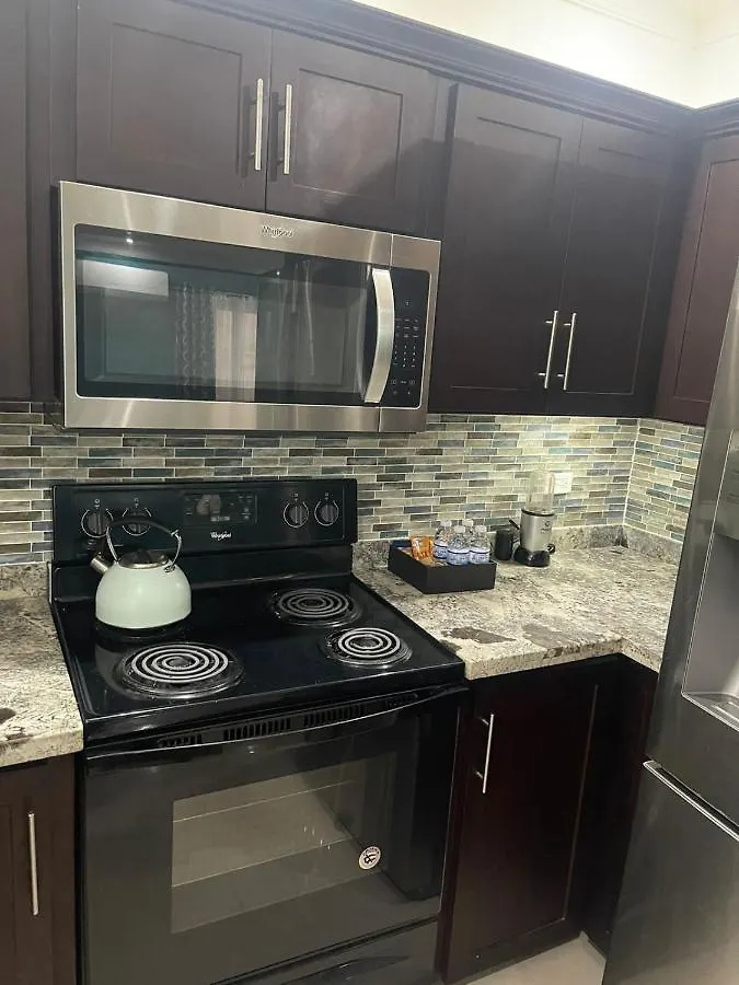 كينغستون Suite 7 At The Rochesters